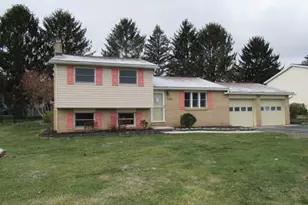 860 Lansberry Ct, Somerset Boro, PA 15501 - Photo 1