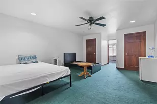 205 Veneze Dr, Robinson Twp, PA 15205 - Photo 17