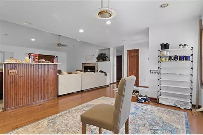 205 Veneze Dr, Robinson Twp, PA 15205 - Photo 9