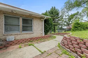 205 Veneze Dr, Robinson Twp, PA 15205 - Photo 29