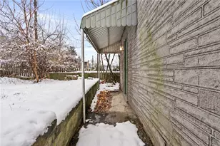 301 Hawkins Ave, Braddock, PA 15104 - Photo 21