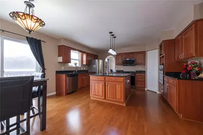 8010 Maureen Dr, Cranberry Township, PA 16066 - Photo 9