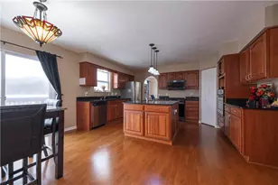 8010 Maureen Dr, Cranberry Township, PA 16066 - Photo 9