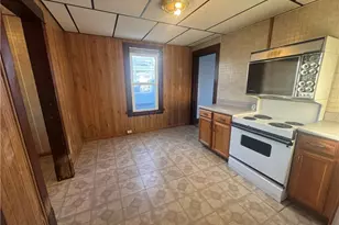 637 Memorial Dr, Pittsburgh, PA 15068 - Photo 7