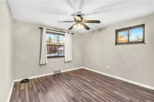 25 Carol Dr, Collier Township, PA 15106 - Photo 7