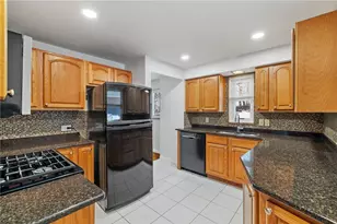 5704 Willow Terrace Dr, Bethel Park, PA 15102 - Photo 11