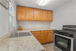 237 Collins Dr, Pittsburgh, PA 15235 - Photo 9