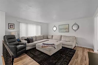 427 Stoneybrook Dr, Elizabeth Twp/Boro, PA 15037 - Photo 3