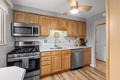 427 Stoneybrook Dr, Elizabeth Twp/Boro, PA 15037 - Photo 9