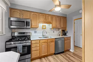 427 Stoneybrook Dr, Elizabeth Twp/Boro, PA 15037 - Photo 9