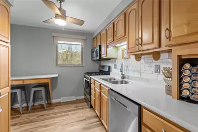 427 Stoneybrook Dr, Elizabeth Twp/Boro, PA 15037 - Photo 7