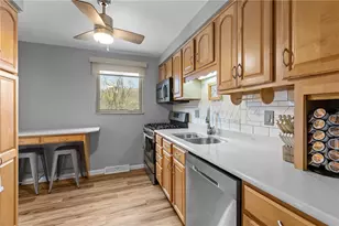 427 Stoneybrook Dr, Elizabeth Twp/Boro, PA 15037 - Photo 7