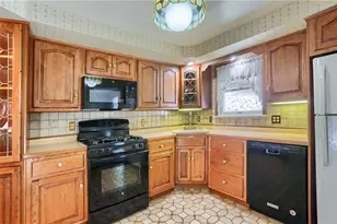 556 Sangree Rd, Ross Twp, PA 15237 - Photo 7