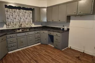 504 Beechwood Ave, Farrell, PA 16121 - Photo 5