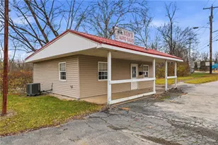 420 Montgomery Ave, New Castle, PA 16102 - Photo 1
