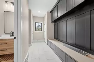 1065 Skyline Dr, Cecil, PA 15317 - Photo 17