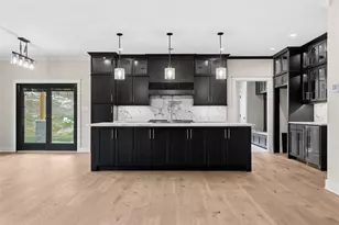 1065 Skyline Dr, Cecil, PA 15317 - Photo 9