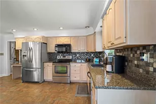 4712 Carriage Dr, Pittsburgh, PA 15236 - Photo 9