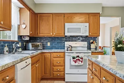 506 Saint Phillips Ct, Cranberry Township, PA 16066 - Photo 9