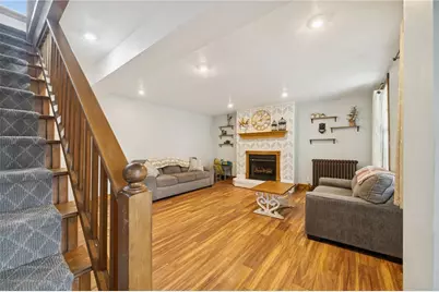 139 N Diamond St, Mt Pleasant Boro, PA 15666 - Photo 5