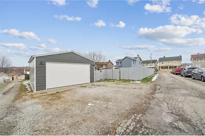 139 N Diamond St, Mt Pleasant Boro, PA 15666 - Photo 3