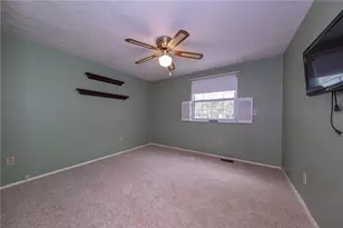 410 Anna Marie Dr, Cranberry Township, PA 16066 - Photo 13