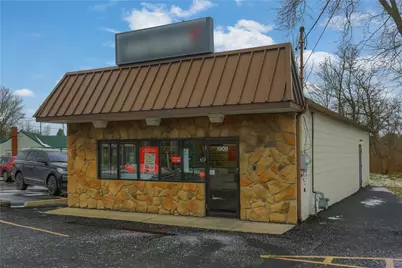 1909 E Washington St, Shenango Township, PA 16101 - Photo 3