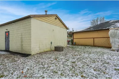 1909 E Washington St, Shenango Township, PA 16101 - Photo 5