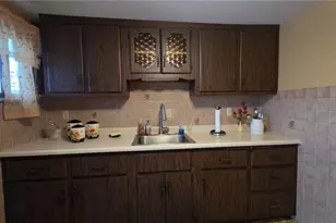 225 McKinley Ave, Vandergrift, PA 15629 - Photo 7