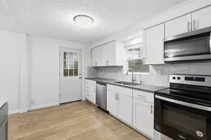 5843 Wilson Dr, Bethel Park, PA 15102 - Photo 11