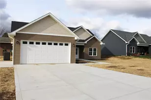 162 Edgewood Ave, Hopewell Township, PA 15001 - Photo 3