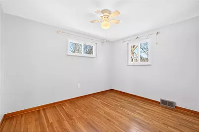 138 Peters Dr, Pittsburgh, PA 15116 - Photo 15