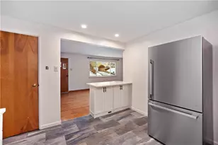 138 Peters Dr, Pittsburgh, PA 15116 - Photo 11