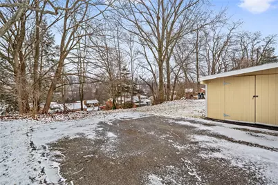 138 Peters Dr, Pittsburgh, PA 15116 - Photo 27