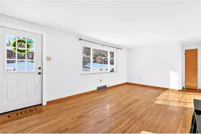 138 Peters Dr, Pittsburgh, PA 15116 - Photo 3