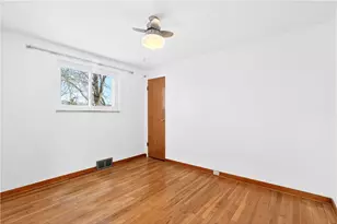 138 Peters Dr, Pittsburgh, PA 15116 - Photo 17