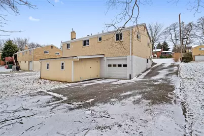 138 Peters Dr, Pittsburgh, PA 15116 - Photo 25