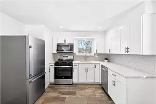 138 Peters Dr, Pittsburgh, PA 15116 - Photo 7