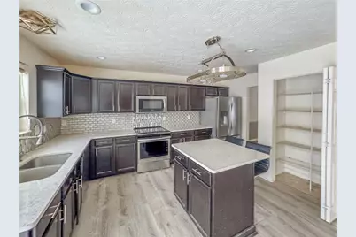 1021 Livorno Dr, Collier Township, PA 15071 - Photo 11