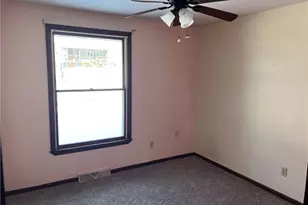 1014 Jefferson Ave, Jeannette, PA 15644 - Photo 13