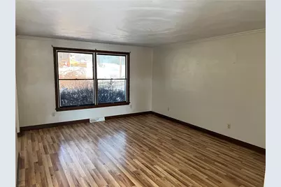 1014 Jefferson Ave, Jeannette, PA 15644 - Photo 3