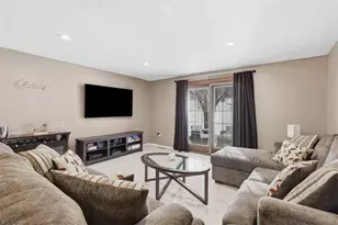 711 Newton Square, Moon/Crescent Twp, PA 15108 - Photo 7