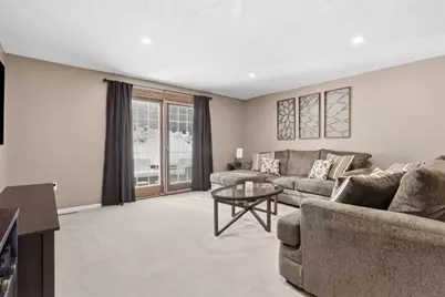 711 Newton Square, Moon/Crescent Twp, PA 15108 - Photo 5