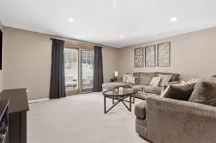 711 Newton Square, Moon/Crescent Twp, PA 15108 - Photo 5