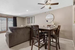 711 Newton Square, Moon/Crescent Twp, PA 15108 - Photo 9