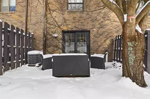 711 Newton Square, Moon/Crescent Twp, PA 15108 - Photo 23