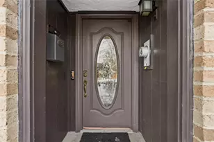 711 Newton Square, Moon/Crescent Twp, PA 15108 - Photo 3