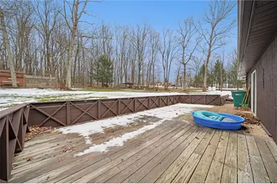 216 Clubhouse Dr, Loyalhanna, PA 15681 - Photo 15