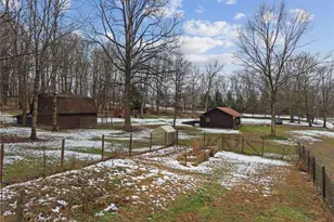 216 Clubhouse Dr, Loyalhanna, PA 15681 - Photo 9