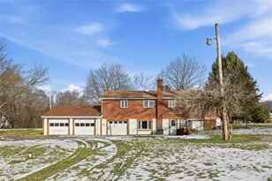 2464 Henry Ln, Pittsburgh, PA 15143 - Photo 5